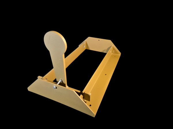 Cible métallique réactive popper plaquette – dia 150 VPAM5 de chez CCM Balistique en acier fixé sur un support