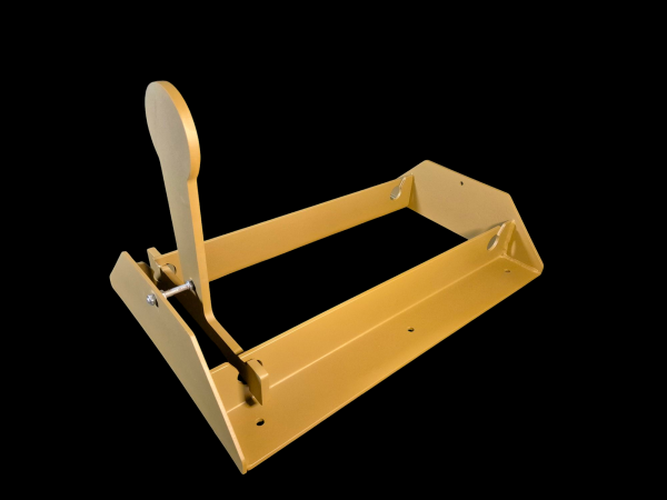 Cible métallique réactive popper plaquette – dia 150 VPAM5 de chez CCM Balistique en acier fixé sur un support